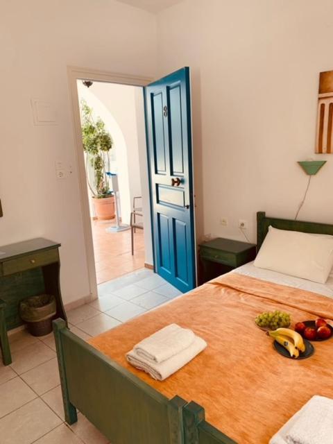 Manousos Rooms Adamantas  Exterior photo